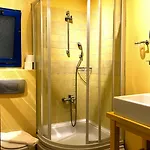 Su - ホテル 3*